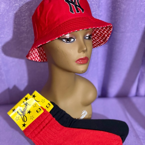 Stylish Reversible NY Bucket Hat w/ 2pair of Socks - Picture 1 of 4